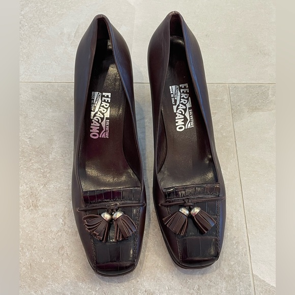 Ferragamo Ladies Leather Brown Tassel Croc 3” Block Heels Pumps 9.5 - Picture 10 of 14